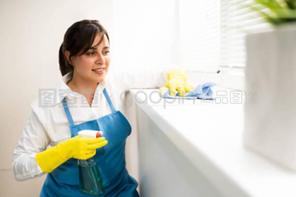 專業(yè)的房屋清潔服務(wù)。